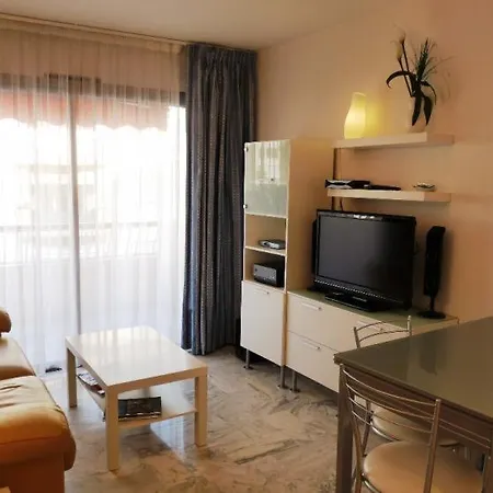 Sleeps 4 Air Con Wifi