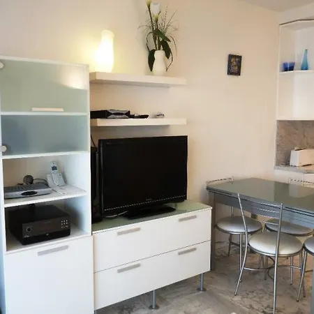 Apartment Sleeps 4 Air Con Wifi
