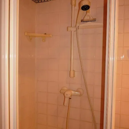 Sleeps 4 Air Con Wifi *